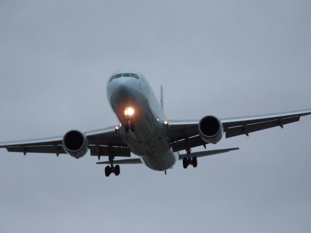 BOEING 767-300 (C-GHLT) - Arriving on runway 05 from Denmark