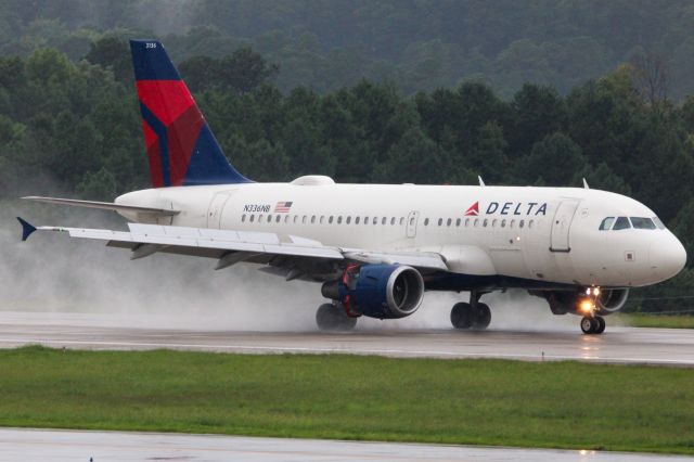 Airbus A319 (N336NB)