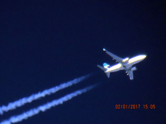 Boeing 737-700 (C-FWSY)