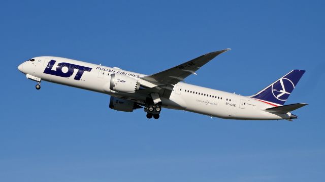 Boeing 787-9 Dreamliner (SP-LSE) - LOT9787 on rotation from Rwy 34L to begin a delivery flight to WAW on 4.30.19. (ln 843 / cn 62173).