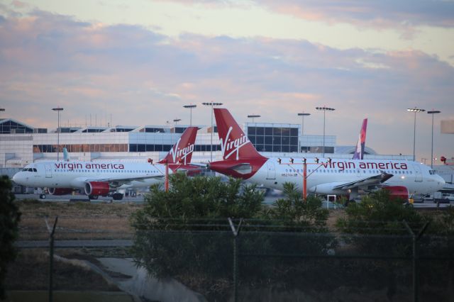 Airbus A319 (N527VA)