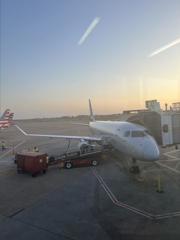 Embraer 170/175 (N299JJ)