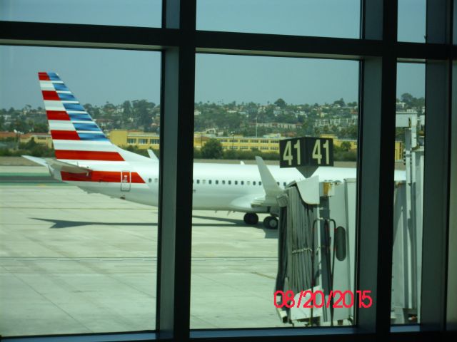 Boeing 737-800 (N953NN)