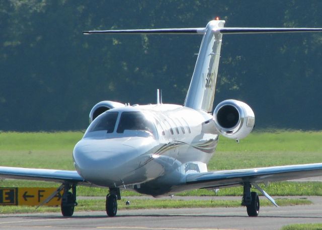 Cessna Citation CJ1 (N525GV) - Taxiing in after landing on runway 14 at the Shreveport Downtown airport.