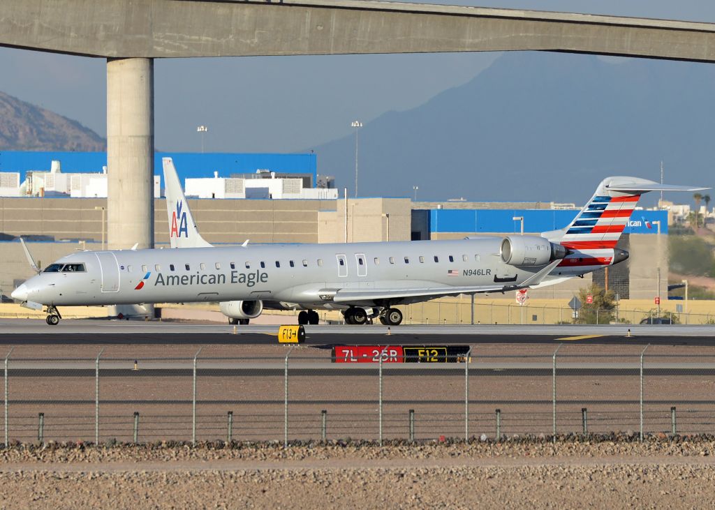 Canadair Regional Jet CRJ-900 (N946LR)