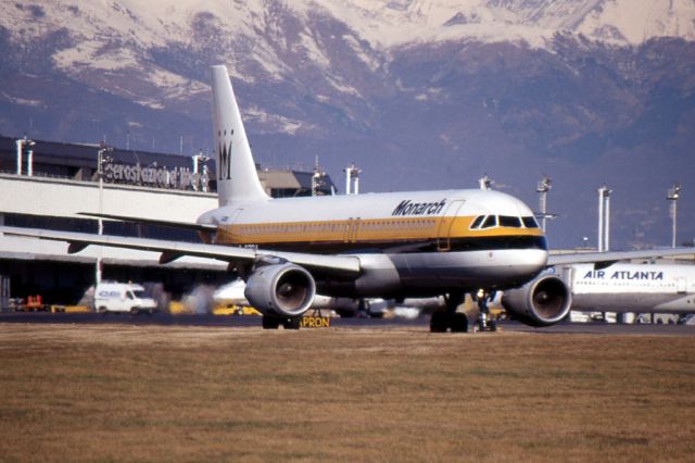 Airbus A320 (G-OZBA)