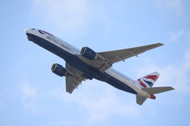 Boeing 777-200 (G-VIIX) - British Airways Boeing 777-200ER (G-VIIX) shortly after takeoff from EGKK