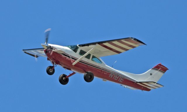Cessna Skylane (N181E) - Departing 27 from Carson City.