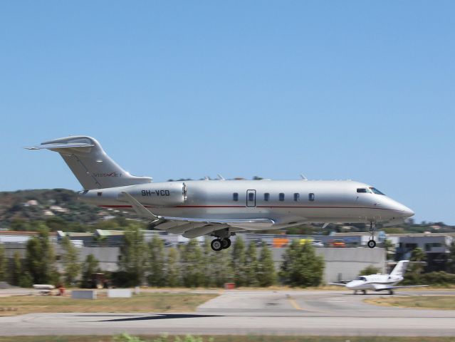 Canadair Challenger 350 (9H-VCD)