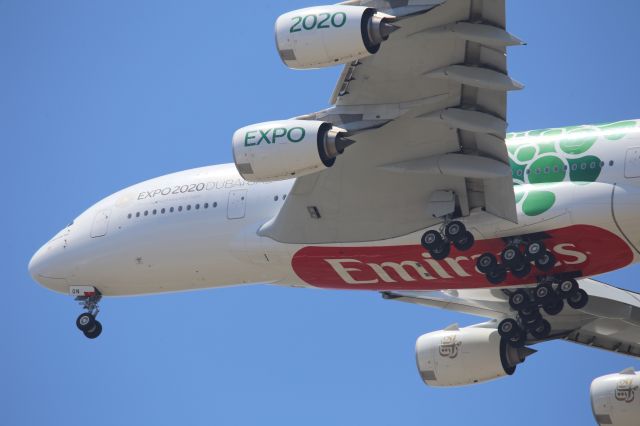 Airbus A380-800 (A6-EON)