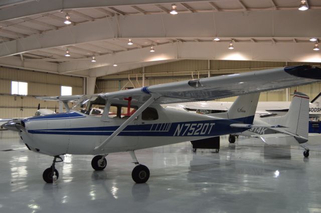 Cessna Skyhawk (N7520T)