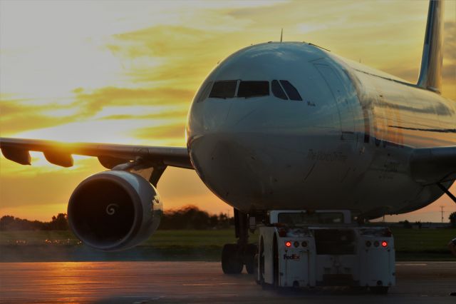 Rockwell Turbo Commander 690 (N675FE) - Sunset catches a departing Fed Ex Airbus for Memphis with a stop in either Madison or Milwaukee, WI