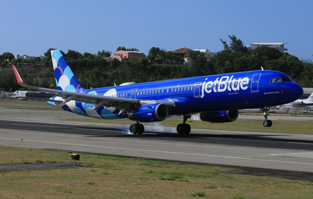 Airbus A321 (N971JT)