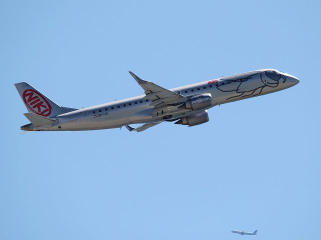de Havilland Dash 8-400 (OE-IXF) - 29 avril 2014