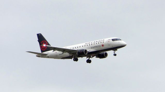 Embraer ERJ 175 (C-FEJL)