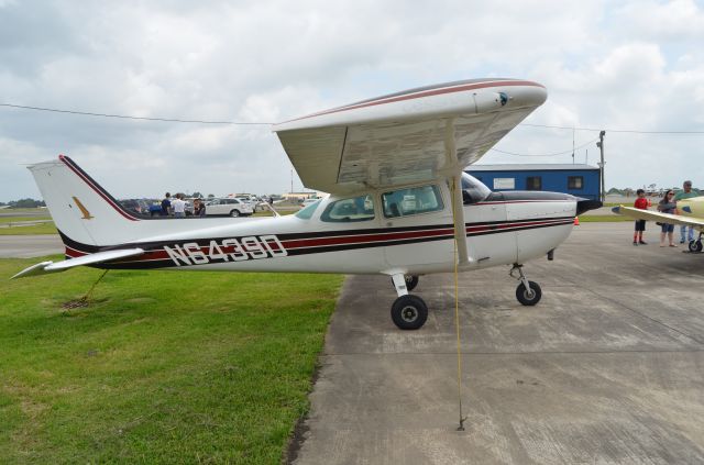 Cessna Skyhawk (N6439D) - Taken during the Pearland Airport open house and BBQ fly-in.