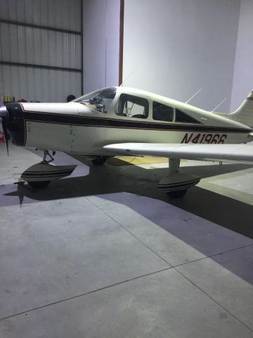 Piper Cherokee (N41966) - M91 hanger 