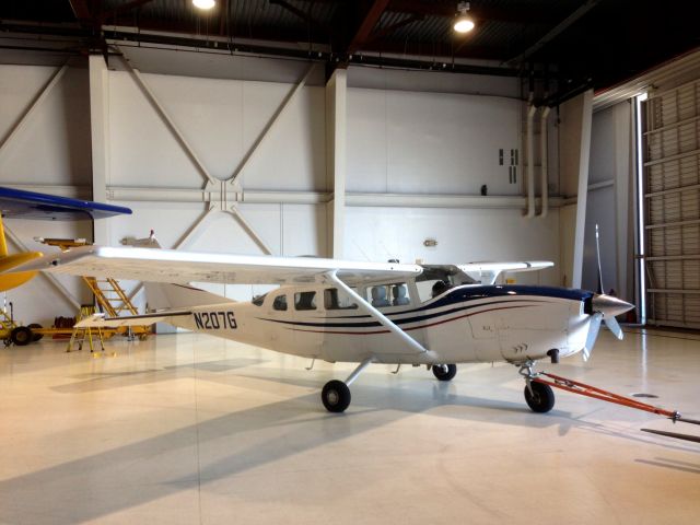 Cessna T207 Turbo Stationair 8 (N207G) - In Hangar at KCMA