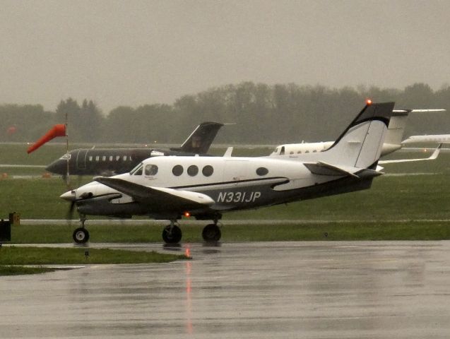 Beechcraft King Air 90 (N331JP) - A rainy day at HPN.