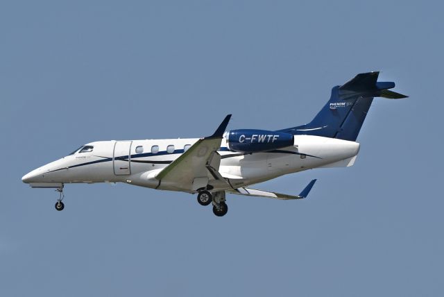 Embraer Phenom 300 (C-FWTF)