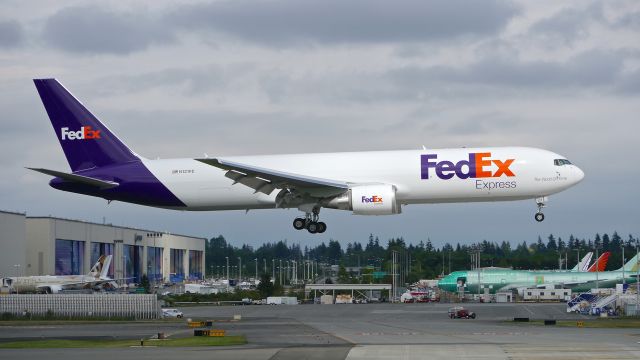 BOEING 767-300 (N121FE) - BOE572 on final to Rwy 16R to complete a B2 flight on 5/22/15. (ln 1082 / cn 43545).