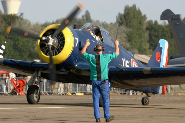 North American T-6 Texan (F-AZHD) - North American NA-68 (T6), Taxiing before solo display, Lann Bihoué Naval Air Base (LFRH-LRT)