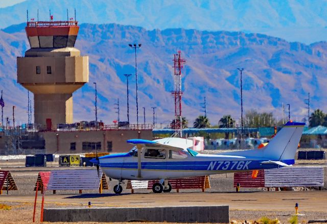 Cessna Skyhawk (N737GK) - N737GK 1977 Cessna 172N Skyhawk s/n 17269405 - North Las Vegas Airport  KVGT, VGTbr /Photo: Tomás Del Corobr /November 4, 2021