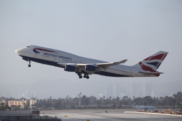 Boeing 747-400 (G-BNLN) - AIRBORNE