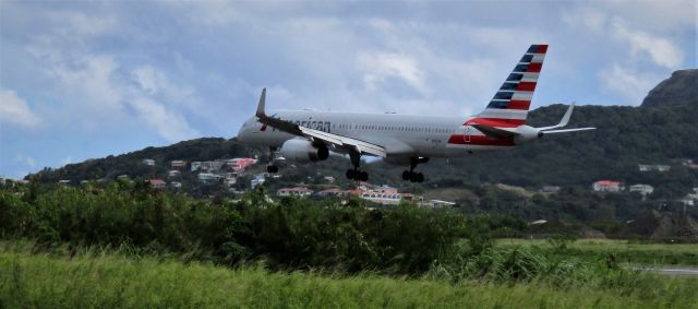 Boeing 757-200 (N185AN)