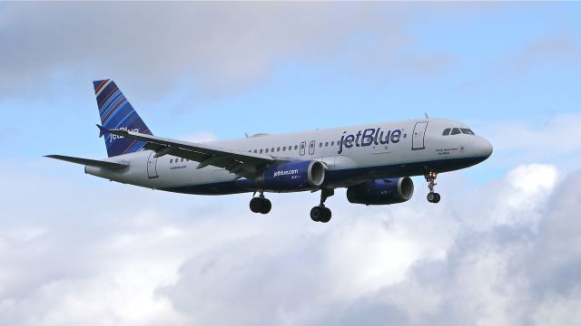 Airbus A320 (N593JB) - JBU6416 from KLGB on final to Rwy 16R on 11/6/14. (cn 2280). The aircraft will undergo maintenance at ATS.