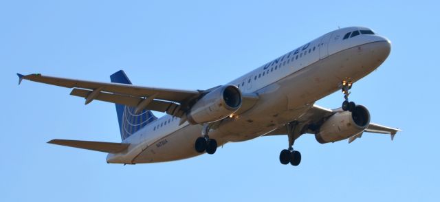 Airbus A320 (N473UA)