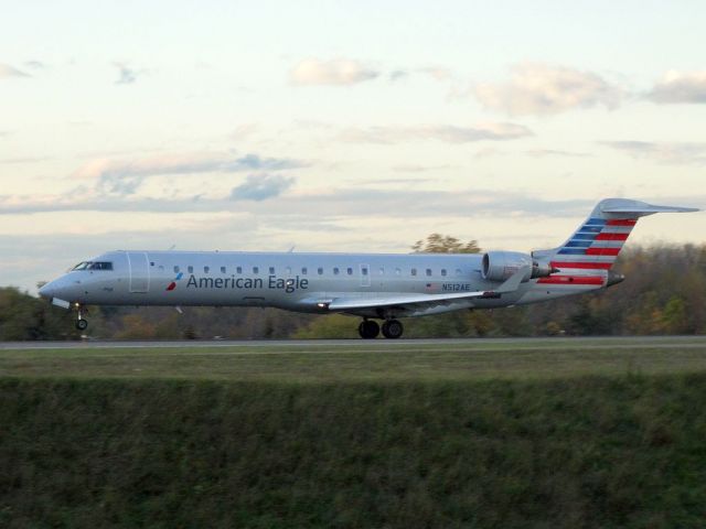 Canadair Regional Jet CRJ-700 (N512AE)