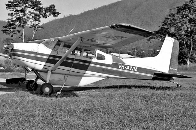 VH-AWM — - CESSNA A185E SKYWAGON 185 - REG VH-AWM (CN 185-0551) - TULLY AIRPORT QUEENSLAND AUSTRALIA - YTUY 2/7/1986