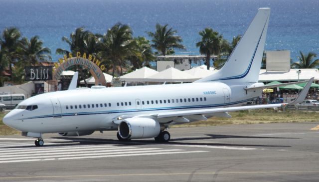 Boeing 737-700 (N889NC)