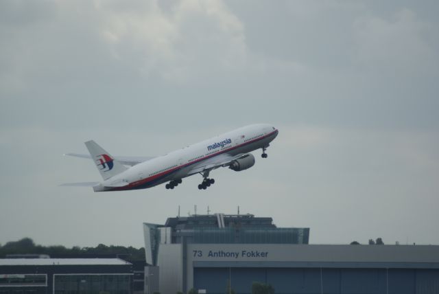 Boeing 777-200 (9M-MRO) - B777-246 cn28420 Take Off Rwy18L  15-07-2012