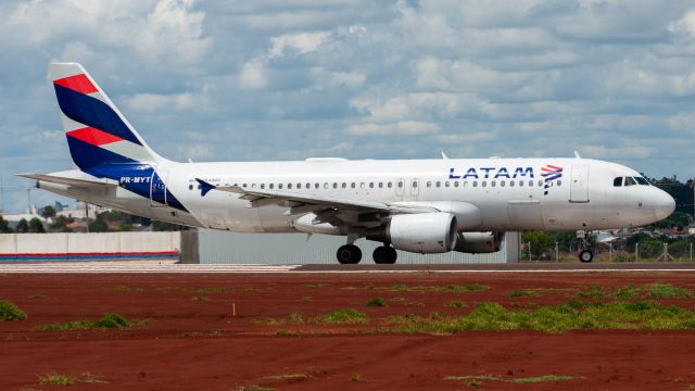 Airbus A320 (PR-MYT)