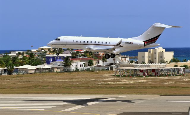 Bombardier Global 5000 (N114QS)