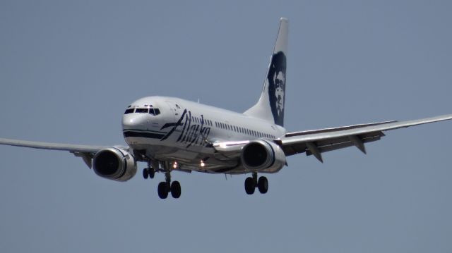 Boeing 737-700 (N614AS)