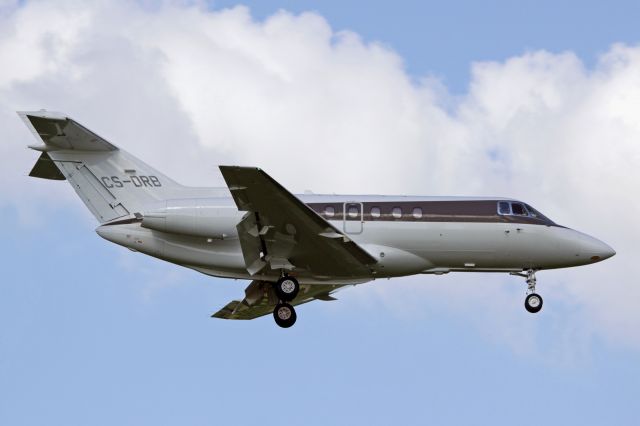 Hawker 800 (CS-DRB)