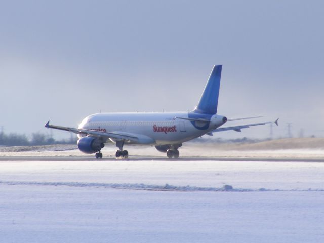 Airbus A320 (C-FZAZ) - heading off into the sun