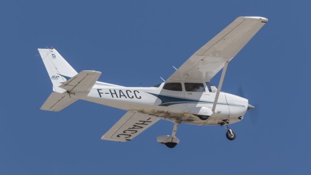 Cessna Skyhawk (F-HACC)