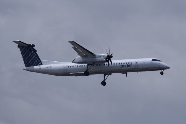 de Havilland Dash 8-400 (C-GKQE)