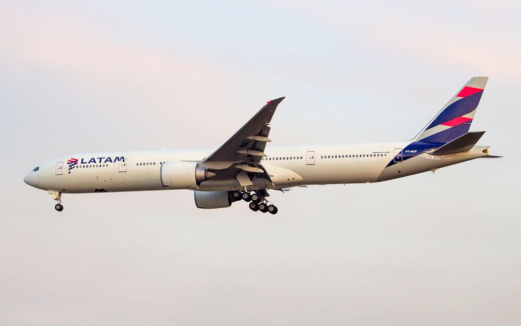 BOEING 777-300ER (PT-MUF)