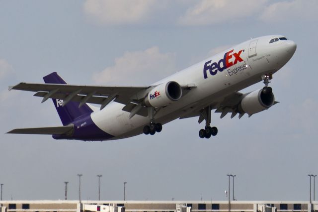 Boeing MD-11 (N567FE)