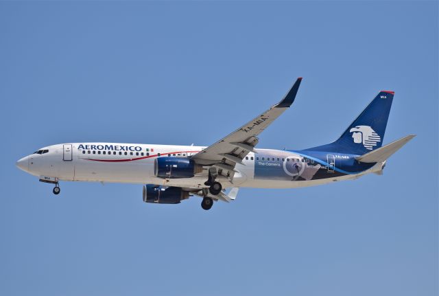 Boeing 737-800 (XA-MIA) - Boeing B737-852 XA-MIA MSN 35119 of AeroMexico whit SAMSUNG promotional sticker is on approach to Mexico City International Airport (04/2019).