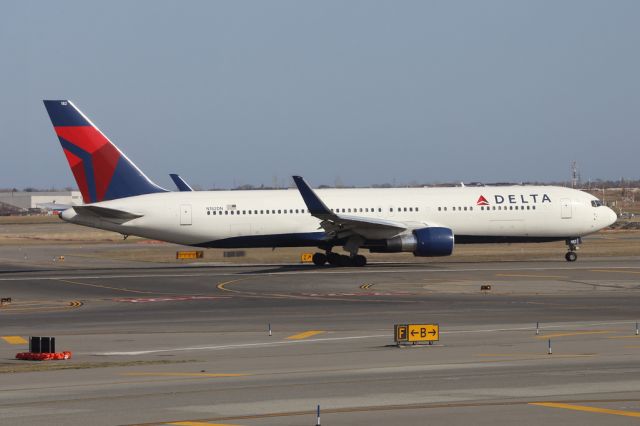 BOEING 767-300 (N182DN) - Starting the take off roll as DAL446 to Amsterdam.  6 April 2015