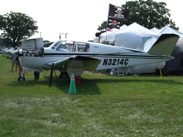 Beechcraft 35 Bonanza (N3214C)