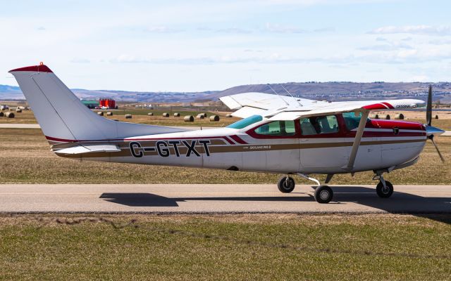 Cessna Skylane RG (C-GTXT)