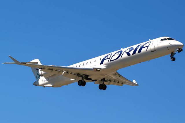 Canadair Regional Jet CRJ-900 (S5-AAU)