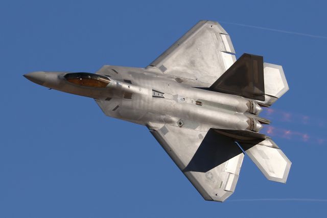 Lockheed F-22 Raptor —